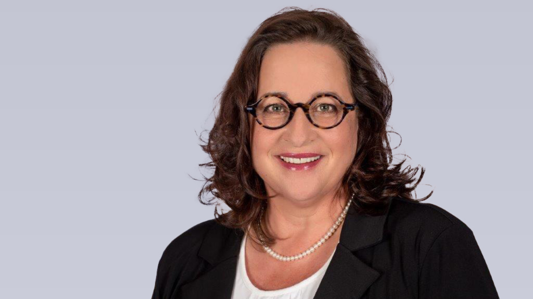 Kathrin Rogger Hintergrund grau